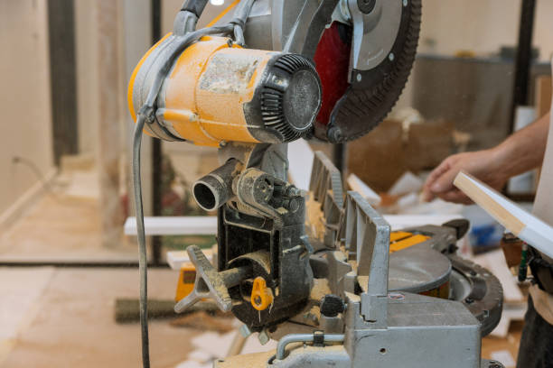 istock Worker cuts the wood moldings baseboard on the miter saw 1161289581