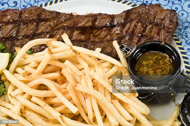 Sirloin Steak Und Pommes Frites Stockfoto und mehr Bilder von Au Jus - Au Jus, Bunt - Farbton, Chimichurri