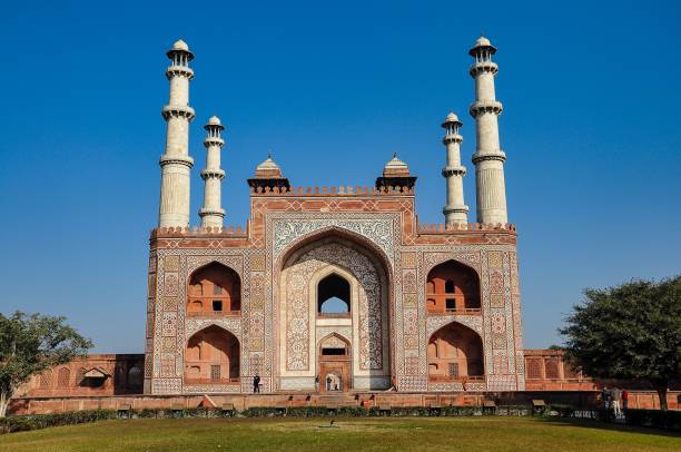 túmulo de akbar o grande no forte de sikandra em agra, uttar pradesh, india - akbar the great - fotografias e filmes do acervo