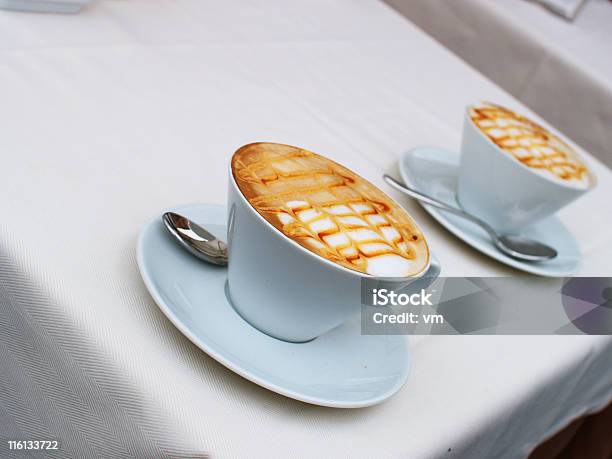 Cappuccino - Fotografias de stock e mais imagens de Ao Ar Livre - Ao Ar Livre, Atividades de Fim de semana, Bebida