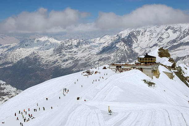 saas-fee. - apres ski ski restaurant mountain stock-fotos und bilder
