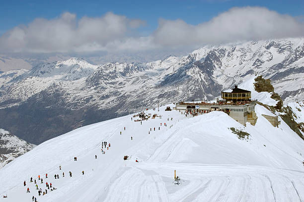 saas fee. - apres ski ski restaurant mountain - fotografias e filmes do acervo