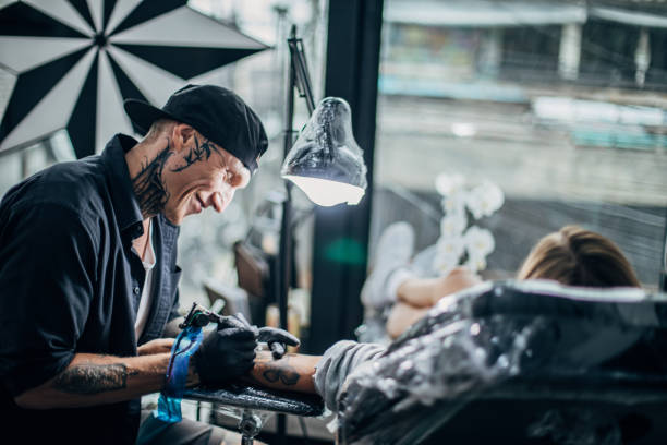 istock Man tattooing a lady 1161347684