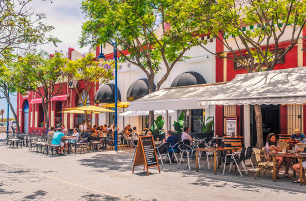 Alfresco dining in restaurants in Plaza La Lota, Ayamonte, Spain Ayamonte, Spain - Jun 23 2019 Tourists and locals enjoy the alfresco dining in restaurants in Plaza La Lota, including the successful newly relocated LPA The Culinary Bar. lota stock pictures, royalty-free photos & images