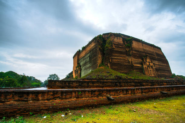 istock Mingun Pahtodawgyi 1161412101