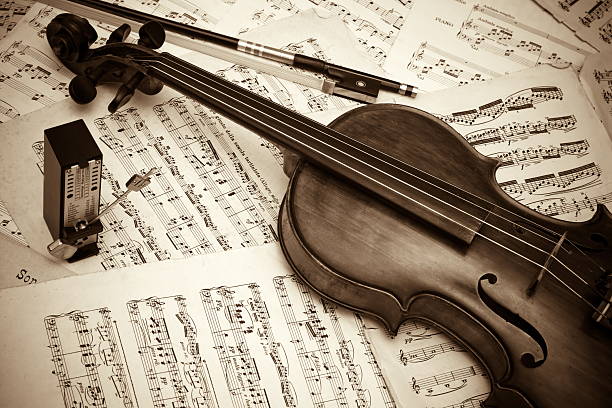 violon - musical theater music antique musical note photos et images de collection