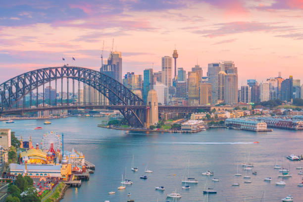 skyline da baixa de sydney em austrália - sydney australia skyline city panoramic - fotografias e filmes do acervo