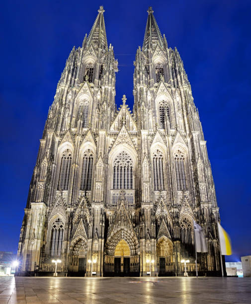 cologne cathedral facade - catedral de colónia imagens e fotografias de stock