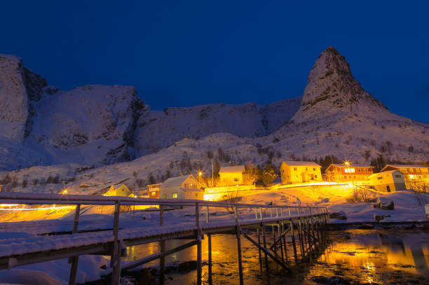 invierno en noruega. - norway chalet nordic countries bay fotografías e imágenes de stock