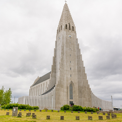 Hallgrimskirkja O Iglesia De Hallgrimur Iglesia Parroquial Luterana Del Arquitecto Estatal Gusjón Samúelsson Foto de stock y más banco de imágenes de Aire libre - iStock Hallgrimskirkja O Iglesia De Hallgrimur Iglesia Parroquial Luterana Del Arquitecto Estatal Gusjón Samúelsson Foto de stock y más banco de imágenes de Aire libre - iStock