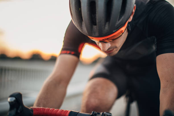 chico corriendo ciclista - triathlete fotografías e imágenes de stock