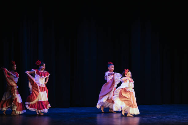 istock Colombian Traditional Dance Group 1161639444