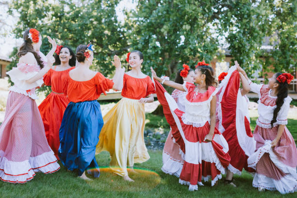 istock Colombian Traditional Dance Group 1161640160