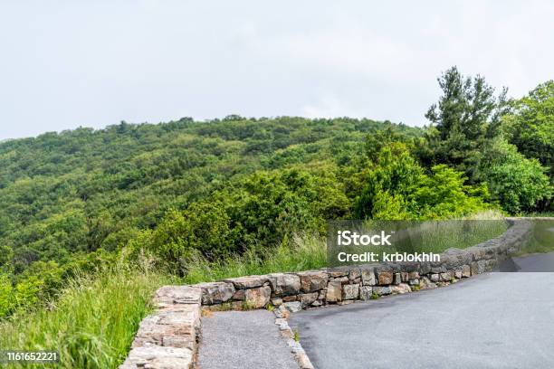 View Of Parking Lot With Nobody In Shenandoah Blue Ridge Appalachian Mountains On Skyline Drive Overlook Stock Photo - Download Image Now