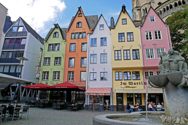 case colorate nel centro storico di colonia, in germania. - colonia tovar foto e immagini stock