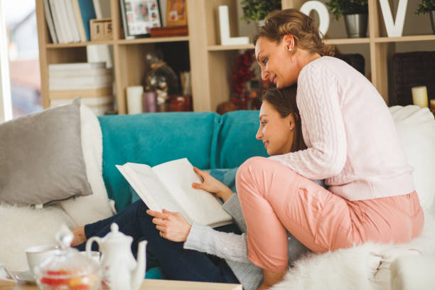 istock Looking at photo album together 1161674593