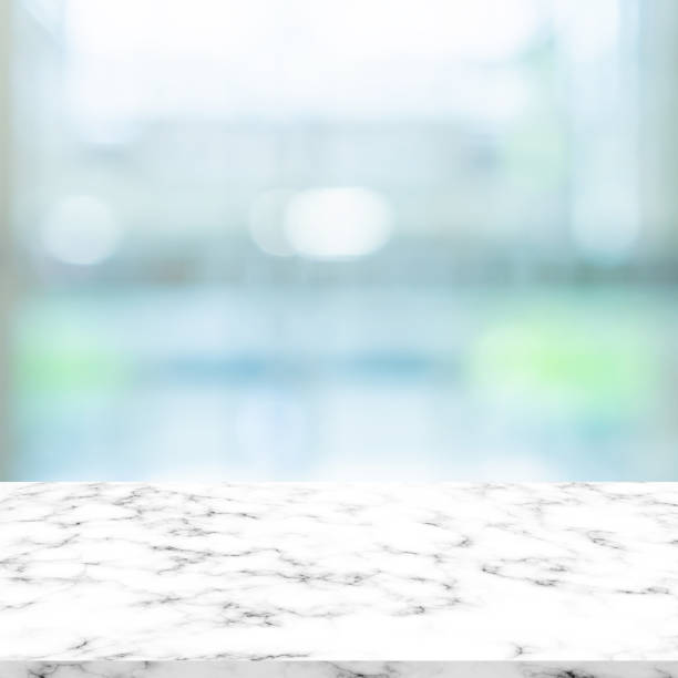 luz da manhã borrada de interior de luxo interior moderno banheiro fundo tamanho quadrado com padrão de mármore branco tabletop para mostrar, anúncios, produto de design no conceito de exibição - tiled floor ceramic floor model home - fotografias e filmes do acervo