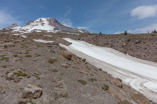 istock Mountain Hood hiking trail in Oregon 1161688599