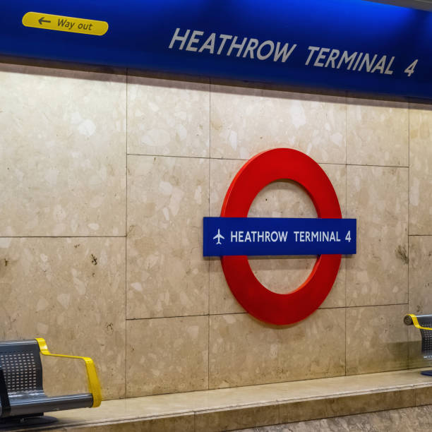 londyńskie metro na lotnisku heathrow - heathrow airport london england airport station zdjęcia i obrazy z banku zdjęć