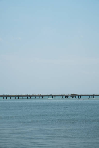 highway over ocean - road bridge over water , sky background - indirection imagens e fotografias de stock