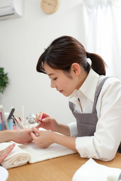 Nail stylist paintings fingernails