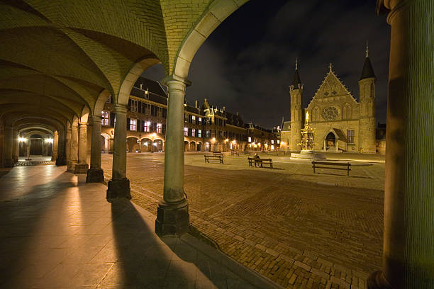 рыцари», зал на binnenhof в гааге - rose window architecture the hague netherlands стоковые фото и изображения