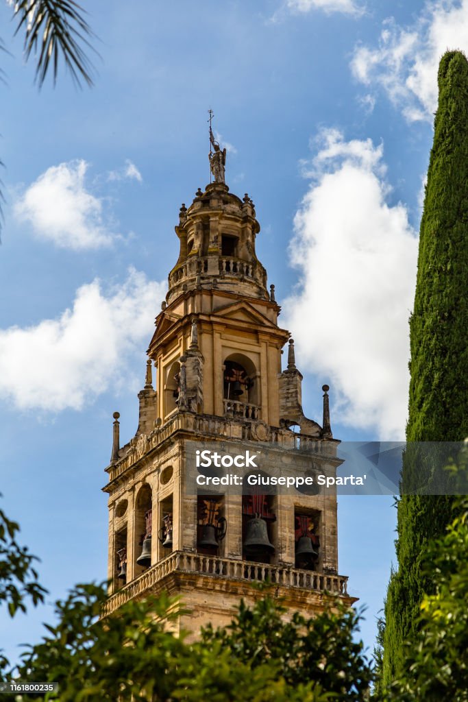 Bell tower and former minaret of the Mezquita, Catedral de Cordoba, a former Moorish Mosque that is now the Cathedral of Cordoba. Mezquita is a UNESCO World Heritage Site. Ancient Stock Photo