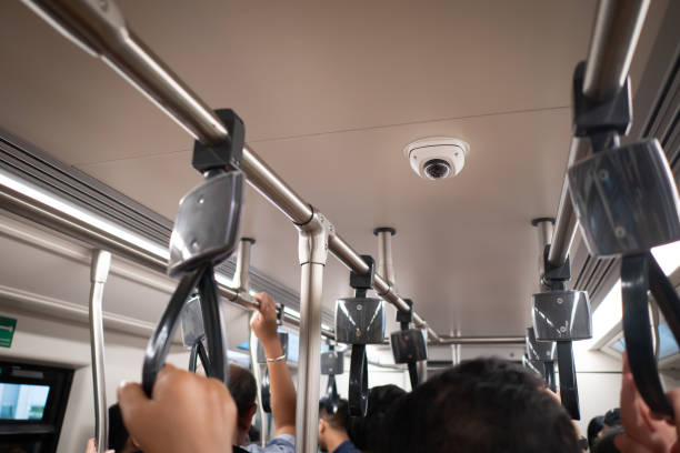 cámara de vigilancia en bts skytrain en bangkok, tailandia - personal land vehicle audio fotografías e imágenes de stock