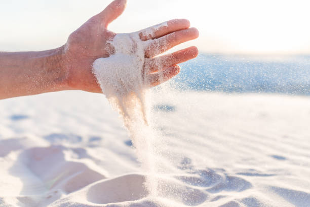 white sands dunes national monument man hand holding sand falling grains in new mexico at sunset - white sands national monument imagens e fotografias de stock
