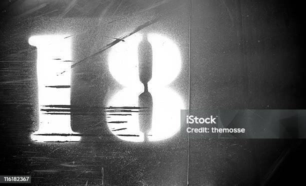 Blanco Sobre Negro 18 Stenciled Grunge Compartimiento Foto de stock y más banco de imágenes de 18-19 años