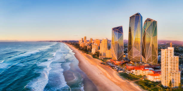 d qld sp rise 2 sul pan - surfing sunlight wave sand - fotografias e filmes do acervo