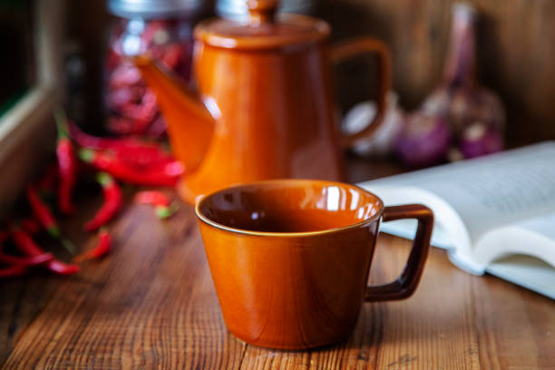 copo de chá e livro ao lado da janela - tea cup cup old fashioned china - fotografias e filmes do acervo