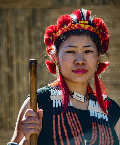 혼빌 페스티벌에서 나가 여성의 초상화 - india traditional culture indigenous culture women 뉴스 사진 이미지
