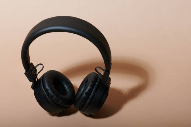 istock Black headphones isometric view 1161984430