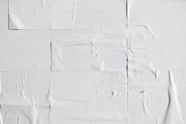 biały pofałdowany plakat tekstury. abstrakcyjne tło. - poster torn blank paper zdjęcia i obrazy z banku zdjęć