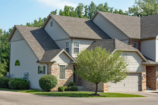 istock Corner Townhouse Condo with Double Garage 1162020729