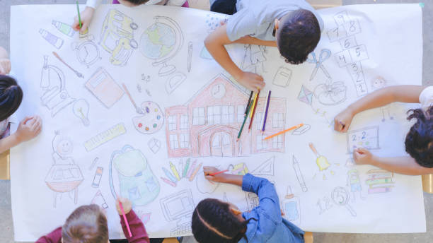istock Kids Drawing Back to School Mural 1162045334