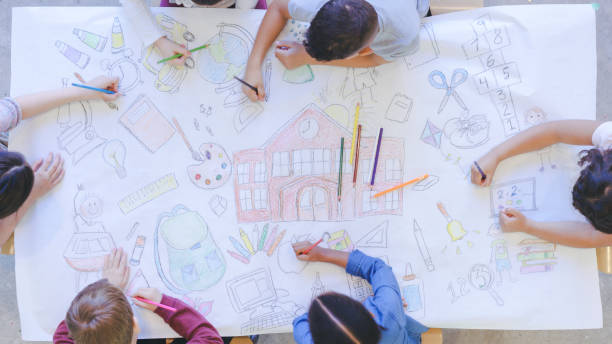 istock Kids Drawing Back to School Mural 1162045339