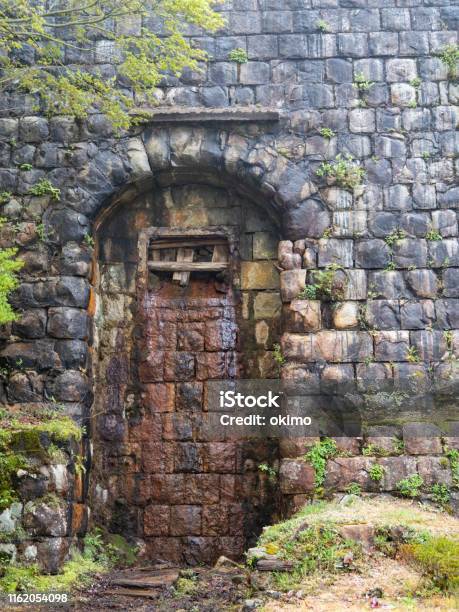 Muro De Pedra Castelo Vermelho Natural Muro Fortaleza Jardim Jardim Muralha  Cerco Fortaleza Foto de Stock - Imagem de jardim, castelo: 245226256