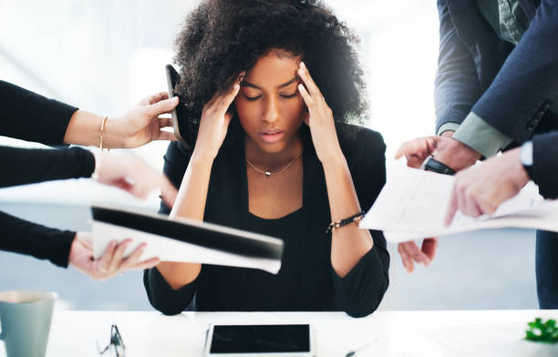 istock Focus flies out the door with too many interruptions 1162085959