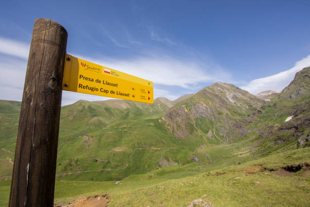 istock Aragonese Pyrenees - llauset reservoir GR sign 1162091026
