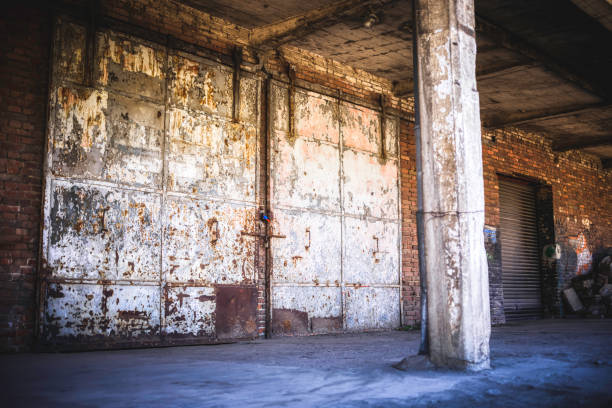 istock old metal doors (HDRi) 1162095457