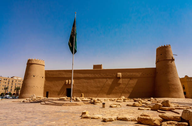 le fort de masmak, un point de repère historique de riyad - place mat photos et images de collection