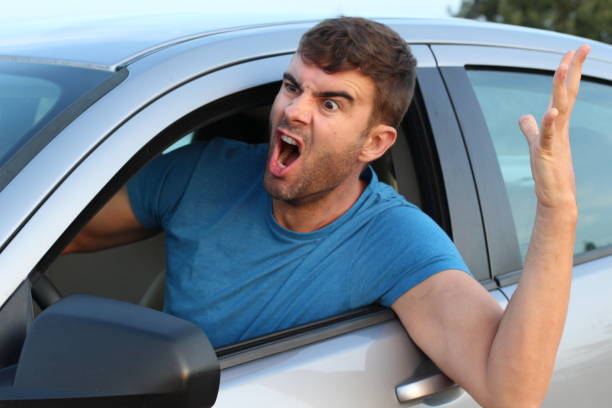 uomo arrabbiato alla guida di un'auto - driving car traffic men foto e immagini stock