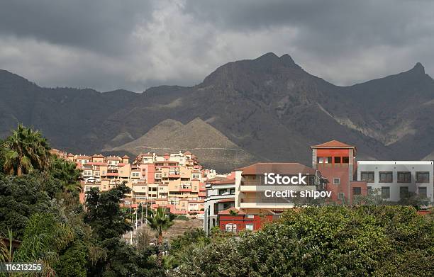 Photo libre de droit de Las Americas Tenerife banque d'images et plus d'images libres de droit de Arbre - Arbre, Caillou, Ciel