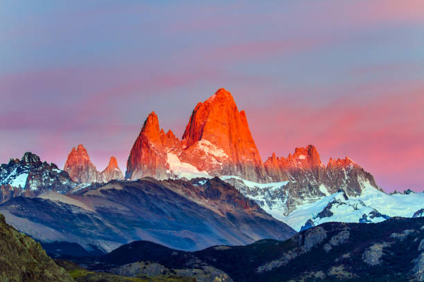 l'aube pourpre - patagonia photos et images de collection