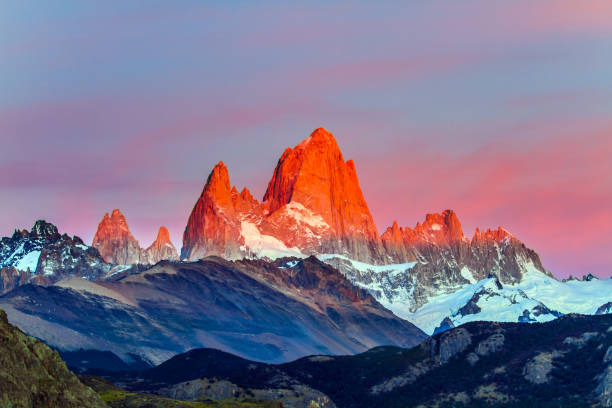 l'alba cremisi - provincia di santa cruz argentina foto e immagini stock