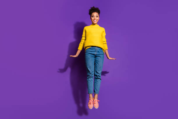 Full length body size view portrait of her she nice charming cute lovely attractive, funny cheerful cheery carefree wavy-haired girl having fun isolated over bright vivid shine violet background retrato de vista de tamaño corporal de longitud completa de su ella agradable encantador encantador encantador atractivo divertido alegre alegre alegre despreocupada chica de pelo ondulado divirtiéndose aislado sobre brillante brillo vivo fondo violeta