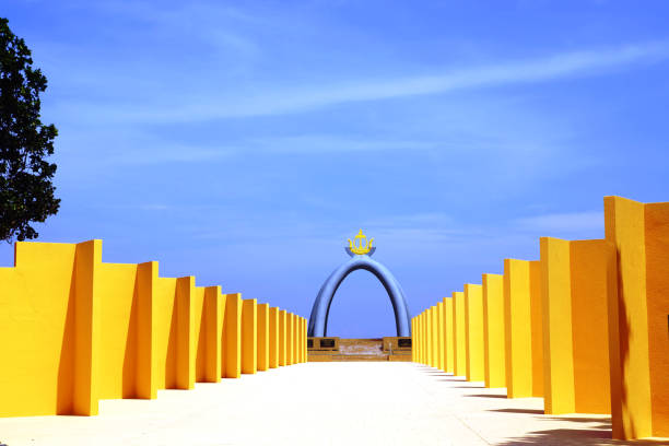 03/07/2019 - Seria, Brunei Darussalam\nBrunei is the richest country in the world per capita. The wealth of the country is due to its oil production that is concentrated in the area of Seria  in the North-West of the country, where many expatriate workers live.\nthe Billionth Barrel Monument was erected close to the first oil well of the country to recall the importance of the oil industry for the country's development. It was commissioned by the Brunei Shell Petroleum Company and designed by a local architect (unnamed).\nThe monument was inaugurated by the Sultan of Brunei on July 18, 1991.