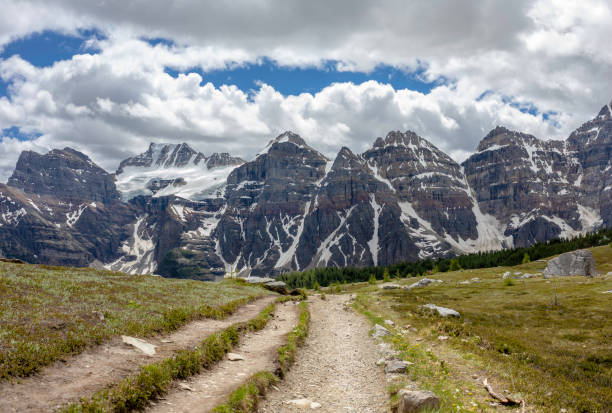 istock Valley of the Ten Peaks 1162161789